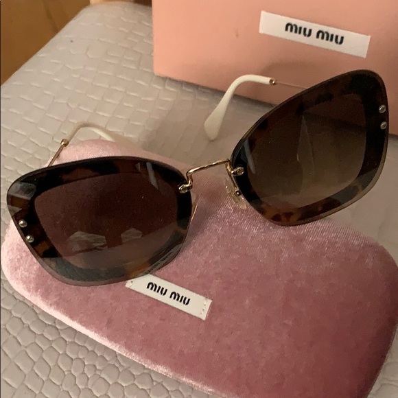 🎁NEW MIU MIU SUNGLASSES - Picture 2 of 8